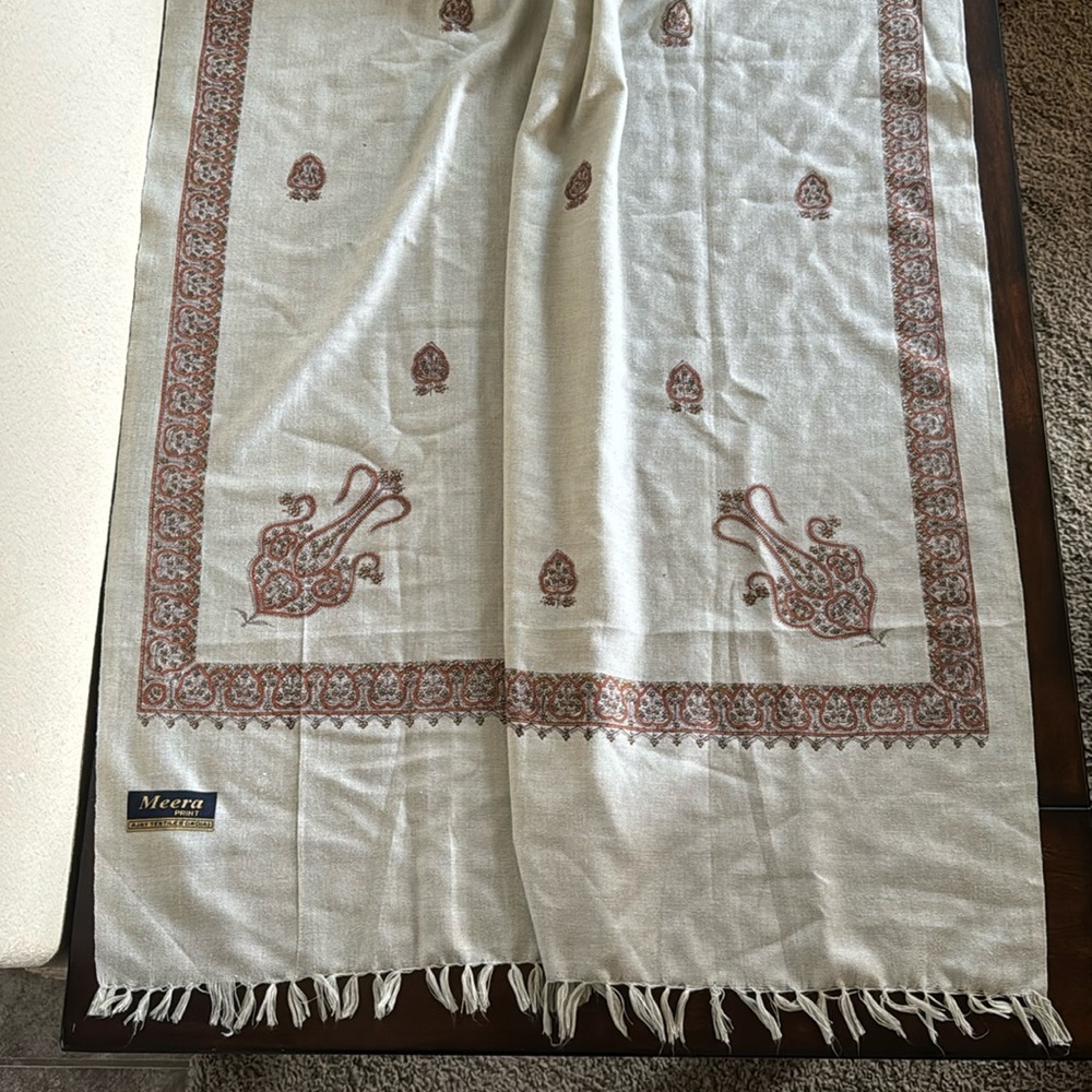 Linen Shawl in Silver with Red Accents/Design - Picture 5 of 9